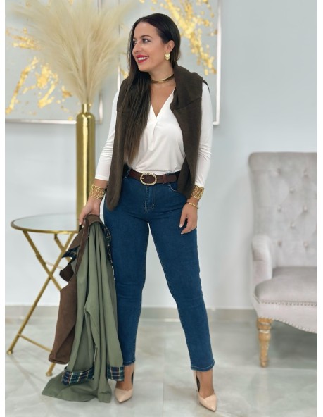 Pantalon Indonesia
