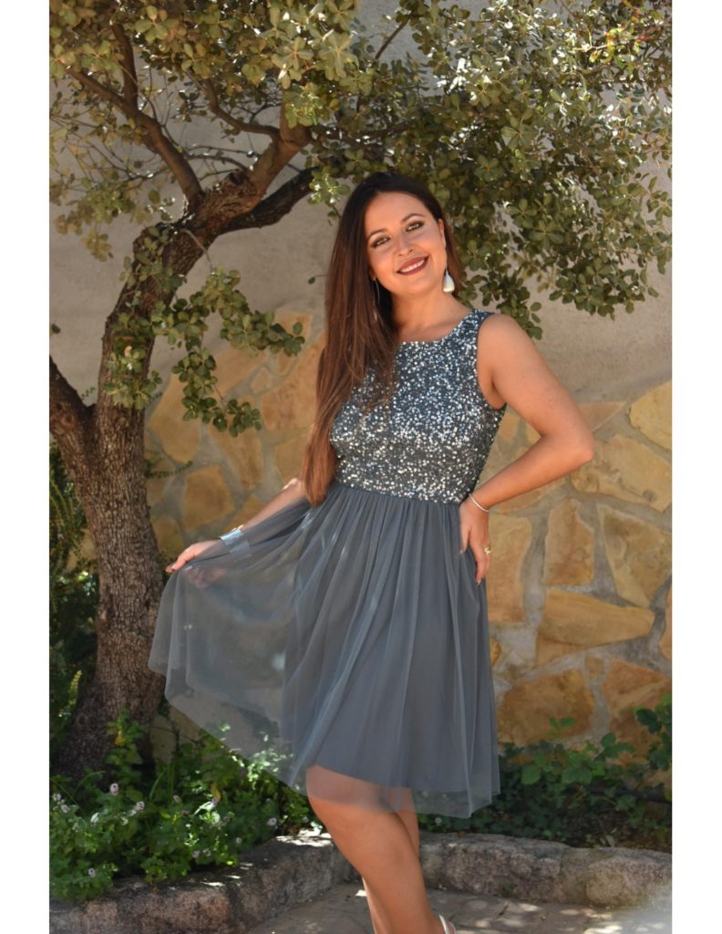 vestido con volantes moda mujer